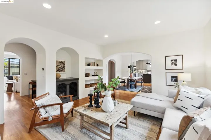 32 Neva Court, Oakland, California 94611