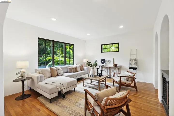 32 Neva Court, Oakland, California 94611