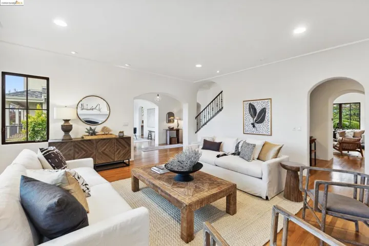 32 Neva Court, Oakland, California 94611