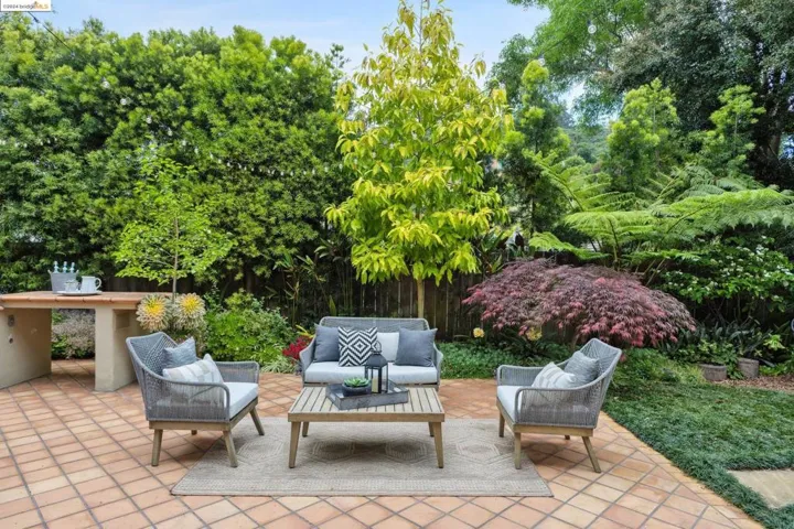 32 Neva Court, Oakland, California 94611