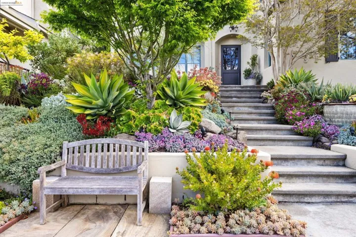 32 Neva Court, Oakland, California 94611