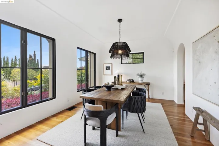 32 Neva Court, Oakland, California 94611
