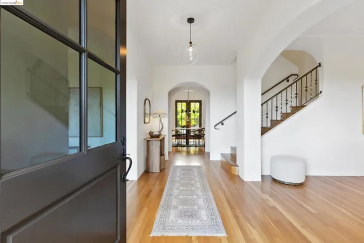 32 Neva Court, Oakland, California 94611