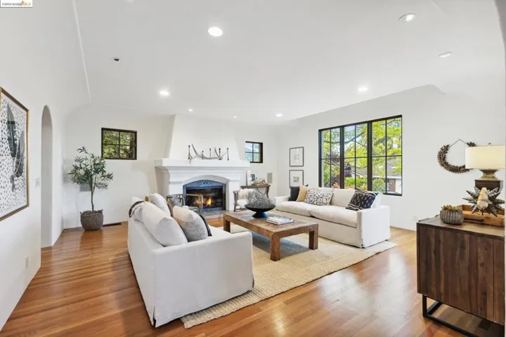 32 Neva Court, Oakland, California 94611