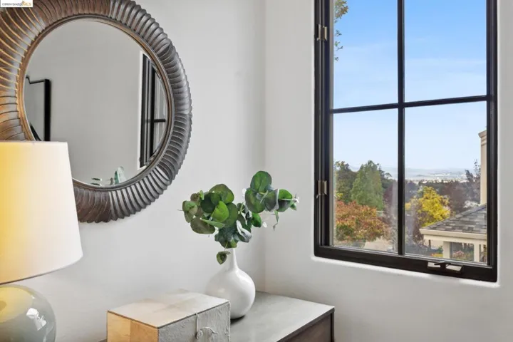 32 Neva Court, Oakland, California 94611