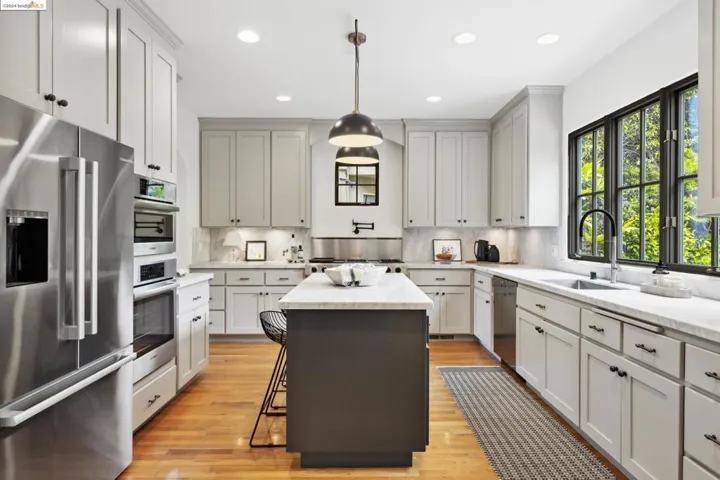 32 Neva Court, Oakland, California 94611