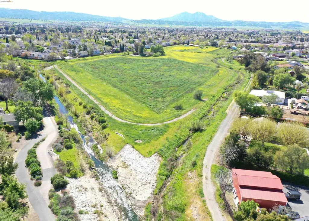 800 Minnesota Ave, Brentwood, California 94513 home-pic-2