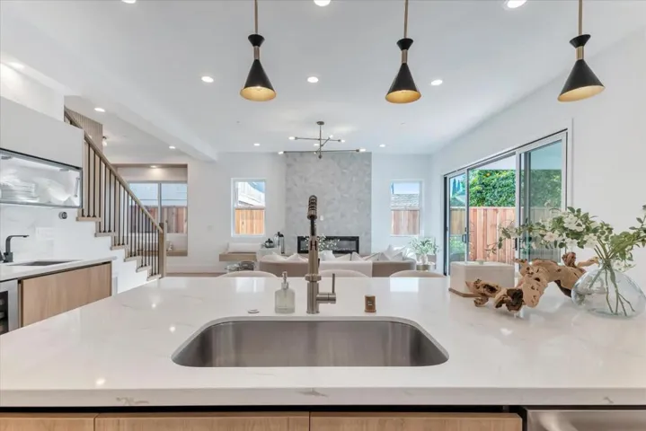 18890888 Pendergast Avenue, Cupertino, California 95014