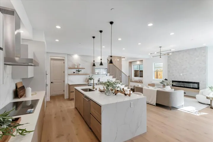 18890888 Pendergast Avenue, Cupertino, California 95014
