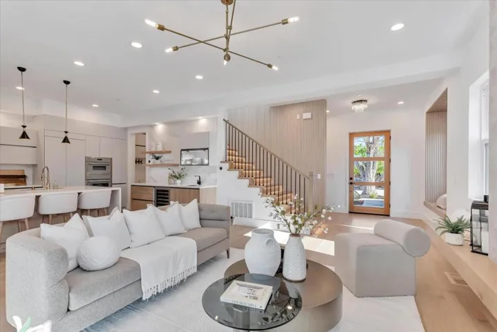 18890888 Pendergast Avenue, Cupertino, California 95014