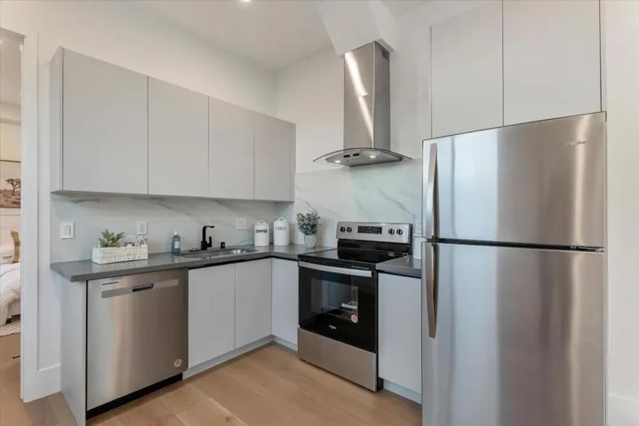 18890888 Pendergast Avenue, Cupertino, California 95014
