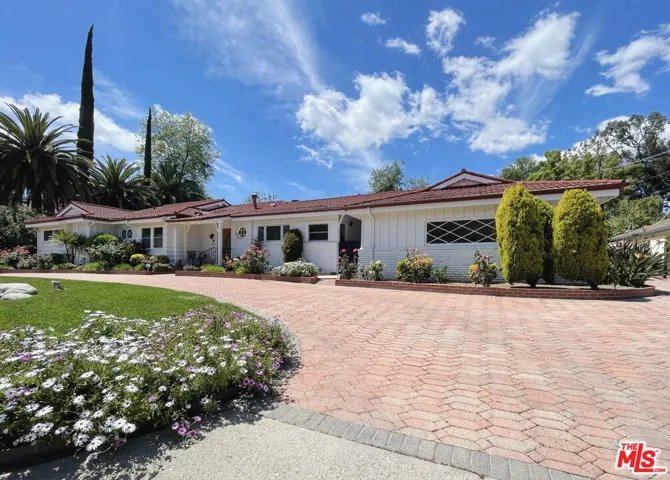 6101 Fenwood Avenue, Woodland Hills, California 91367