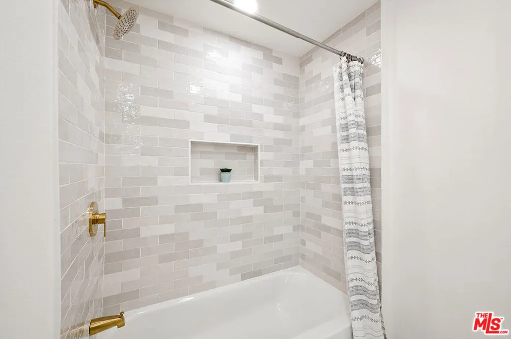 1552 W Vernon Avenue, Los Angeles, California 90062 home-pic-21