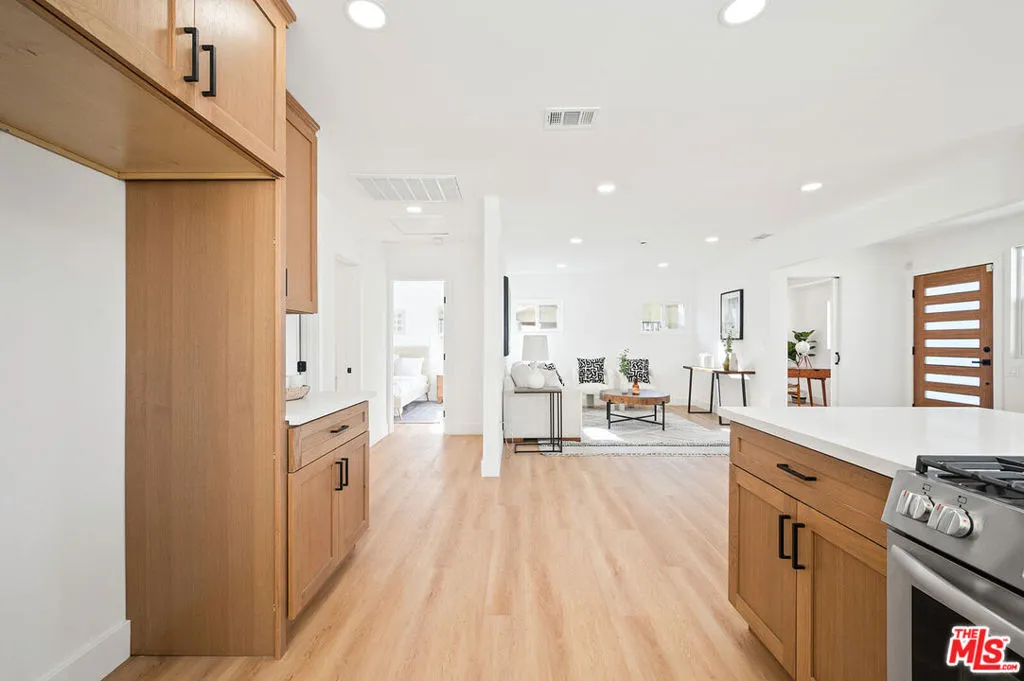 1552 W Vernon Avenue, Los Angeles, California 90062 home-pic-12