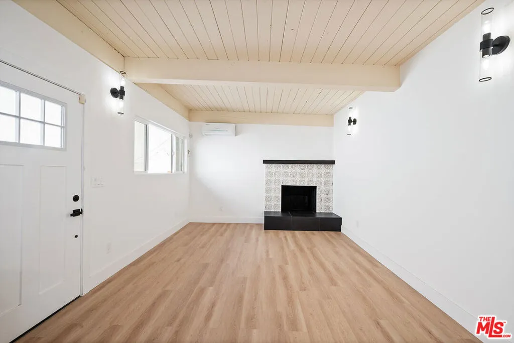 1552 W Vernon Avenue, Los Angeles, California 90062 home-pic-25