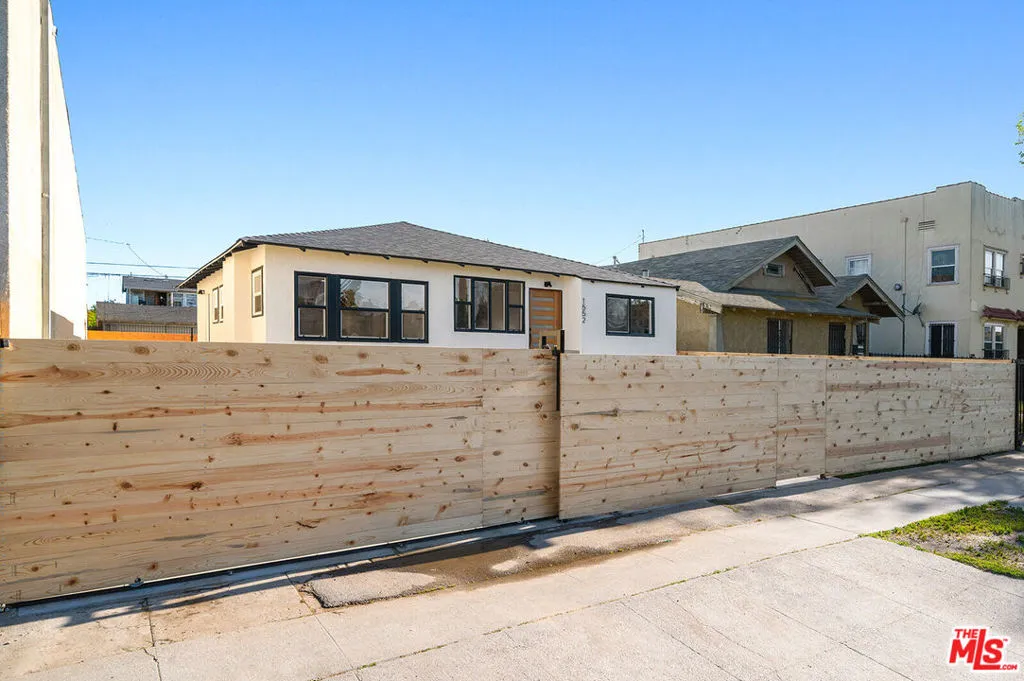 1552 W Vernon Avenue, Los Angeles, California 90062 home-pic-1
