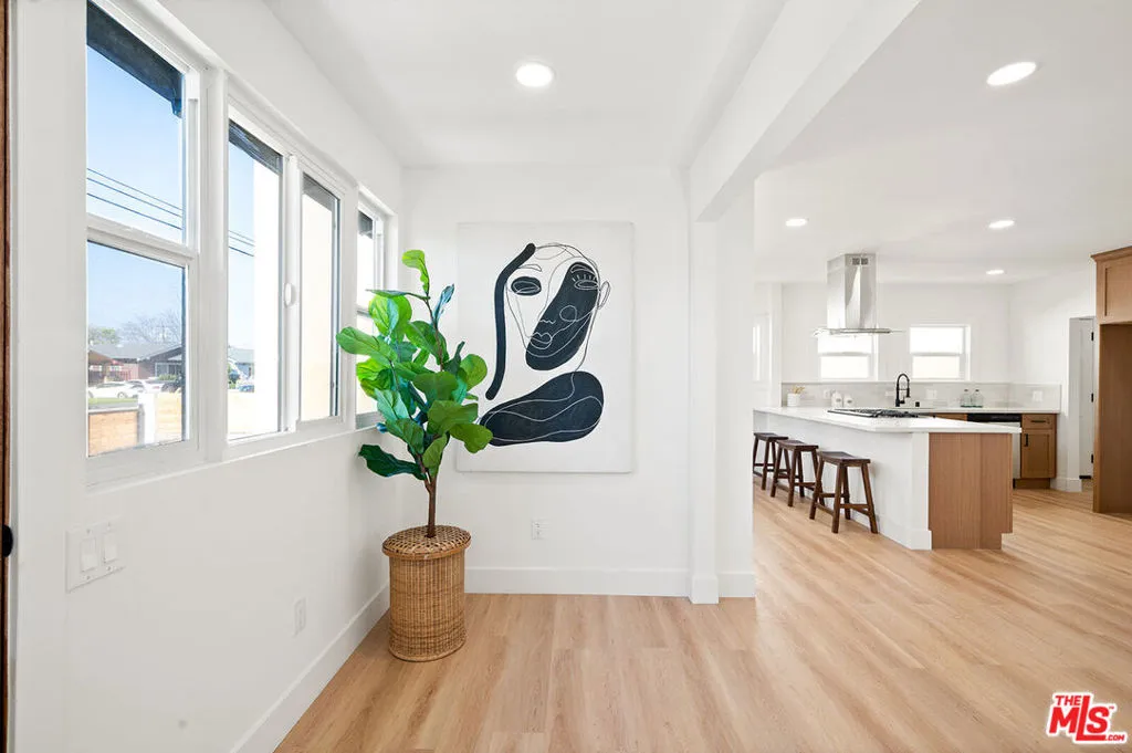 1552 W Vernon Avenue, Los Angeles, California 90062 home-pic-4