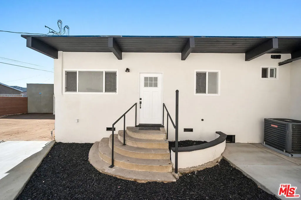 1552 W Vernon Avenue, Los Angeles, California 90062 home-pic-24