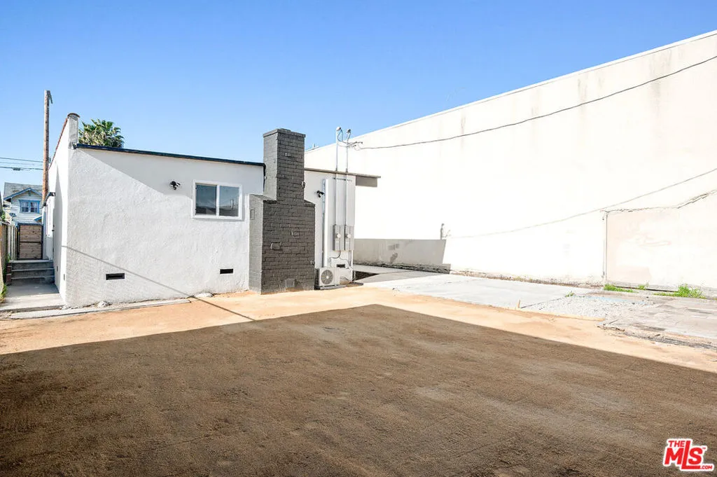 1552 W Vernon Avenue, Los Angeles, California 90062 home-pic-37