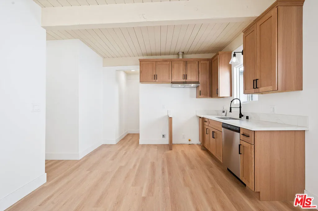 1552 W Vernon Avenue, Los Angeles, California 90062 home-pic-26