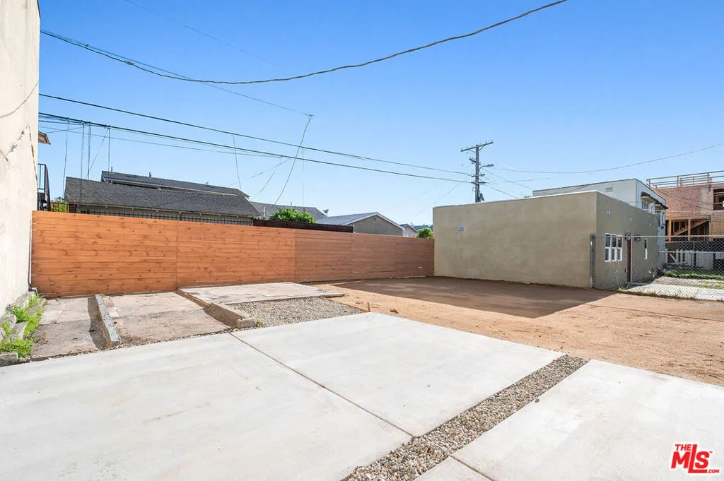 1552 W Vernon Avenue, Los Angeles, California 90062 home-pic-36