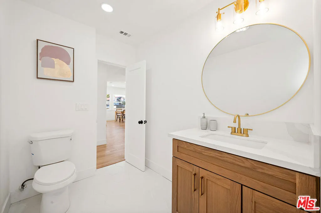 1552 W Vernon Avenue, Los Angeles, California 90062 home-pic-20