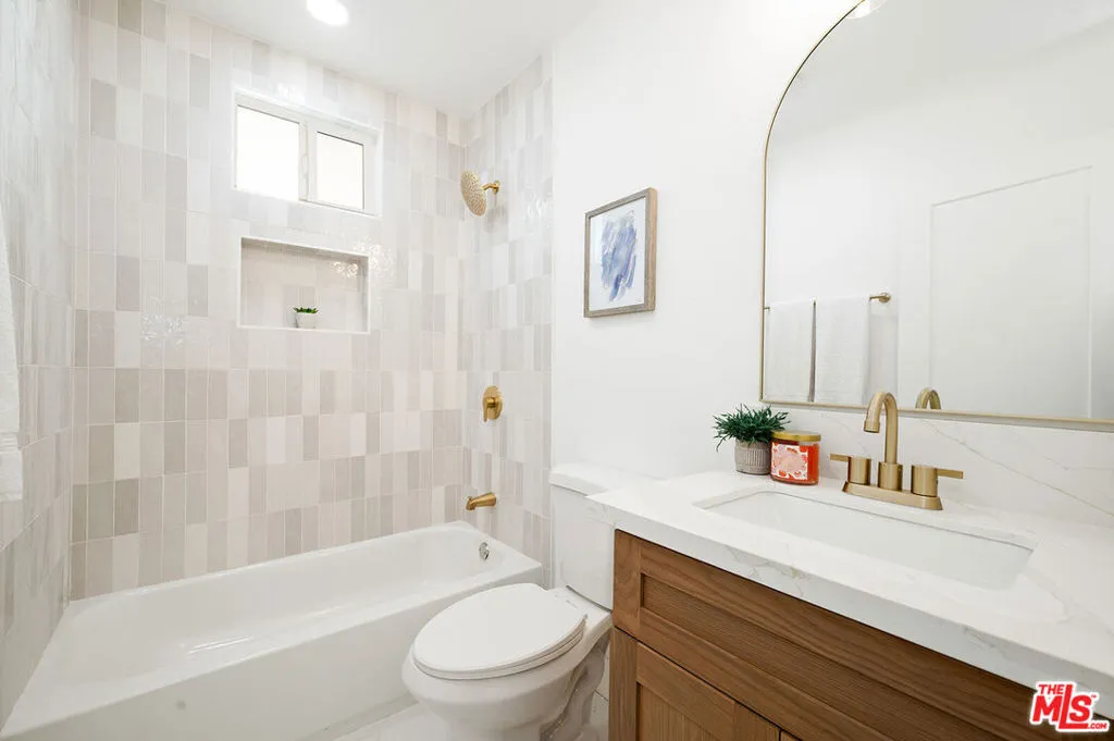 1552 W Vernon Avenue, Los Angeles, California 90062 home-pic-32