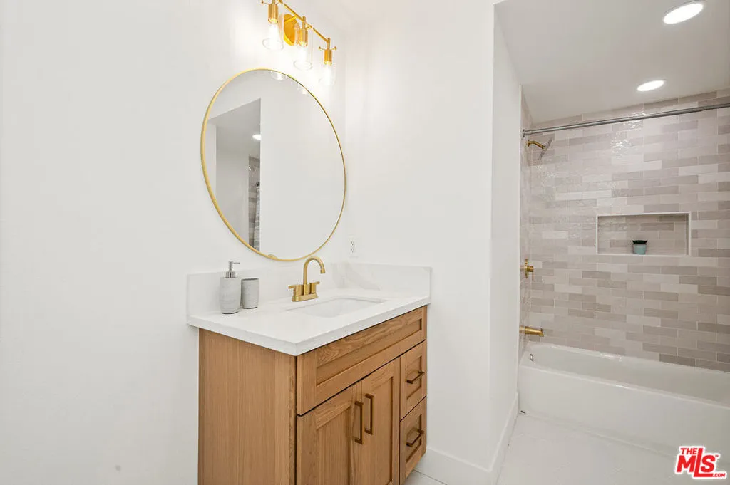 1552 W Vernon Avenue, Los Angeles, California 90062 home-pic-19