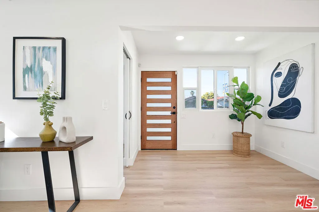 1552 W Vernon Avenue, Los Angeles, California 90062 home-pic-3