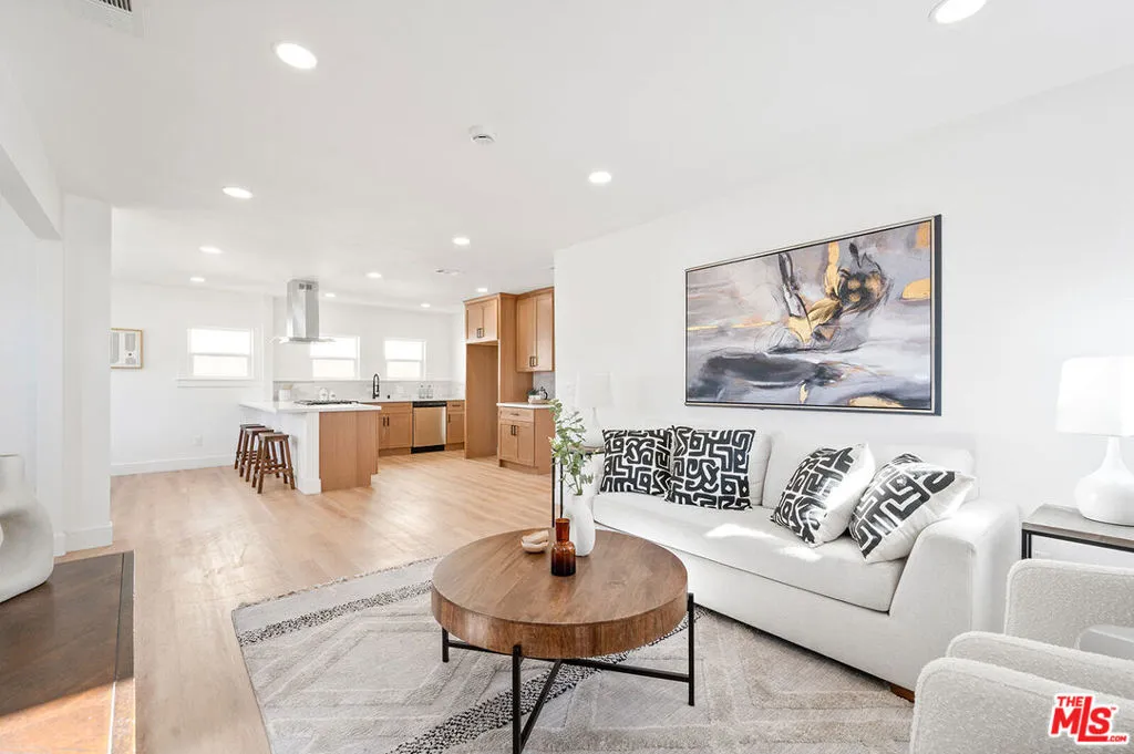 1552 W Vernon Avenue, Los Angeles, California 90062 home-pic-6