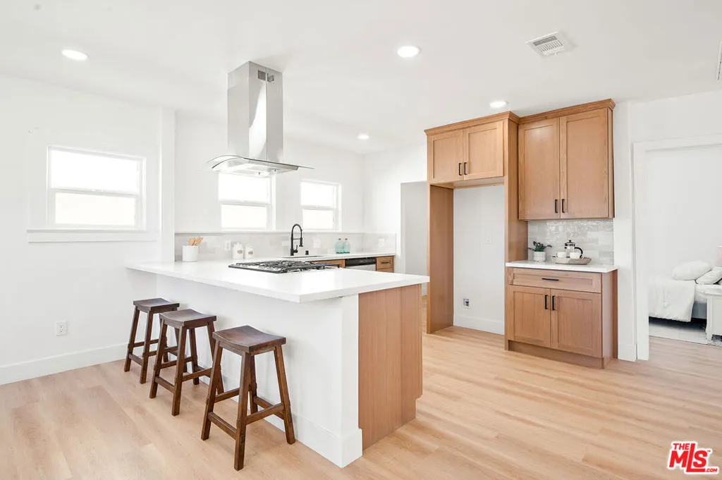 1552 W Vernon Avenue, Los Angeles, California 90062 home-pic-7
