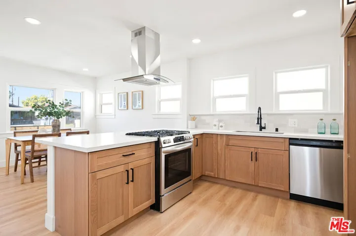 1552 W Vernon Avenue, Los Angeles, California 90062