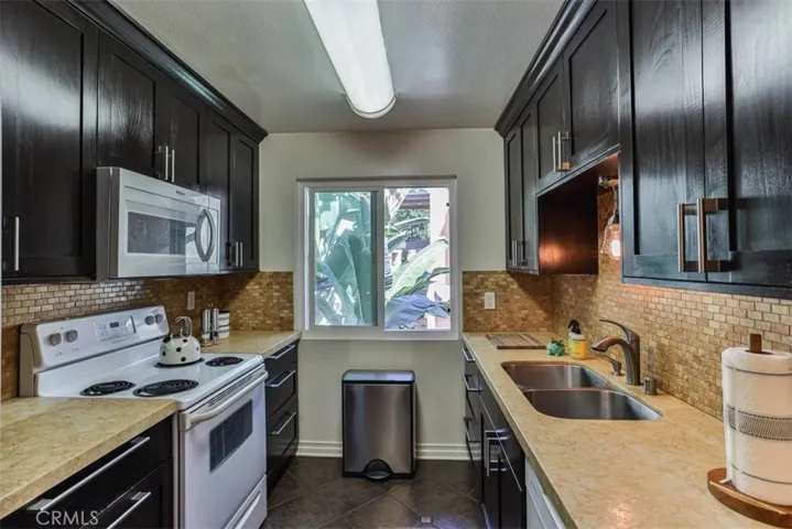 15425 Sherman Way 237, Van Nuys, California 91406