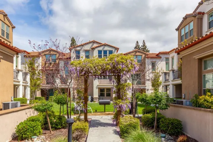 1950 San Luis Avenue, Mountain View, California 94043