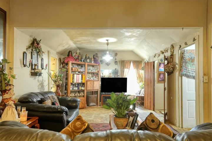 1550 Main Street, Cambria, California 93428