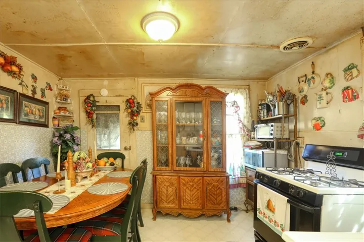 1550 Main Street, Cambria, California 93428