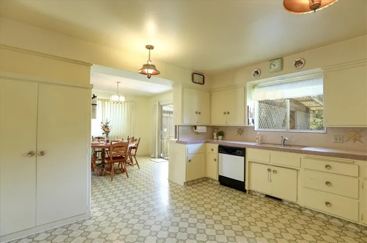 1550 Main Street, Cambria, California 93428