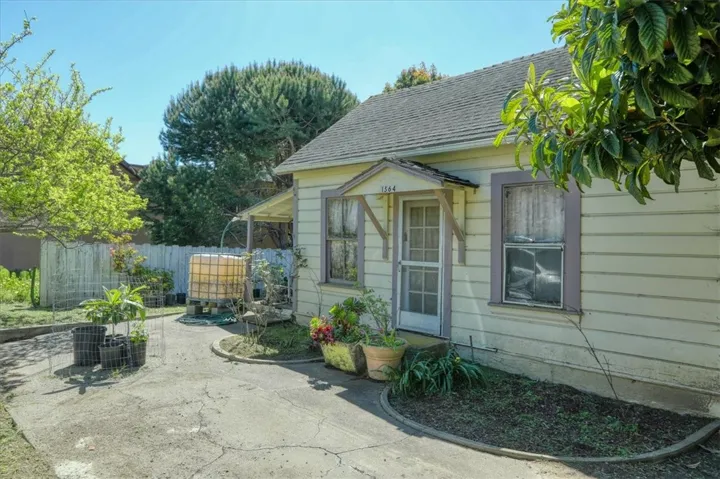 1550 Main Street, Cambria, California 93428