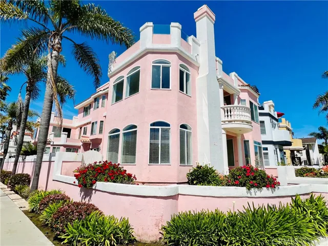 201 18th Street, Huntington Beach, California 92648