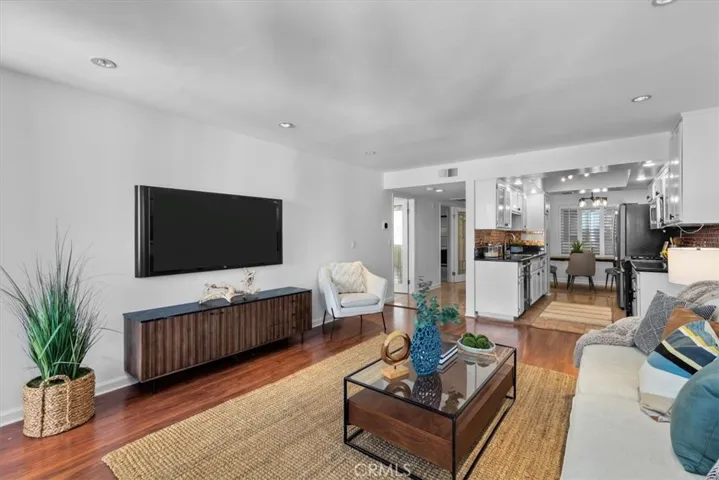 7001 S La Cienega Boulevard 306, Los Angeles, California 90045