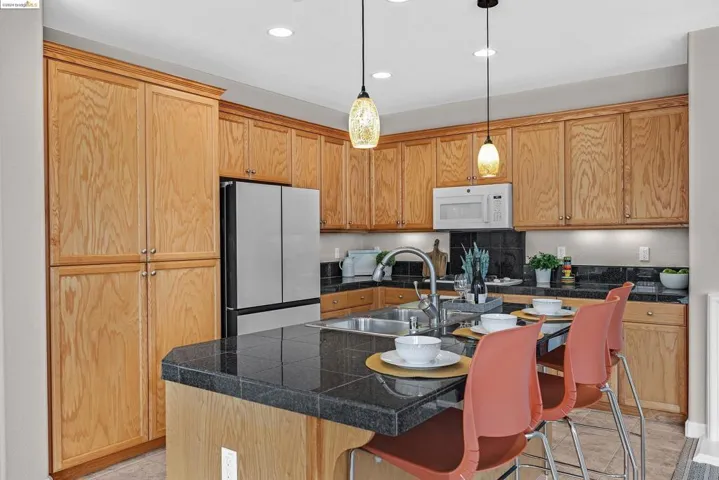 1189 Promenade, Hercules, California 94547-2712
