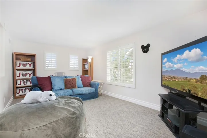 Huge loft / secondary den or 6th bedroom.