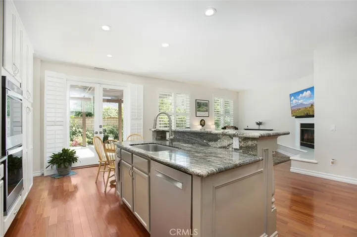 Plenty of room for serving your guests.