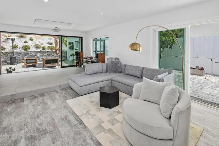 6073 Avenida Chamnez, La Jolla, California 92037
