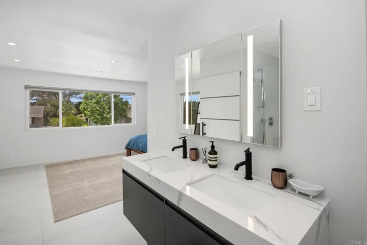 6073 Avenida Chamnez, La Jolla, California 92037