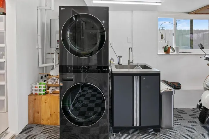 6073 Avenida Chamnez, La Jolla, California 92037