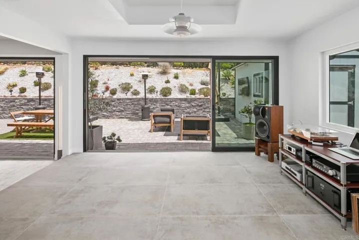 6073 Avenida Chamnez, La Jolla, California 92037