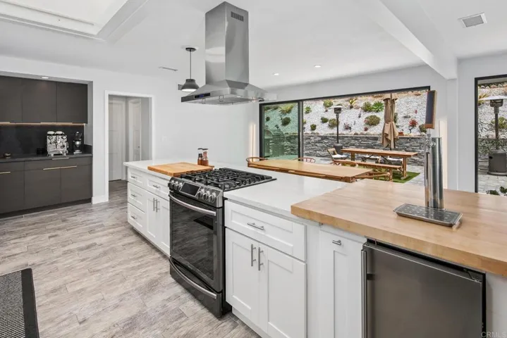 6073 Avenida Chamnez, La Jolla, California 92037