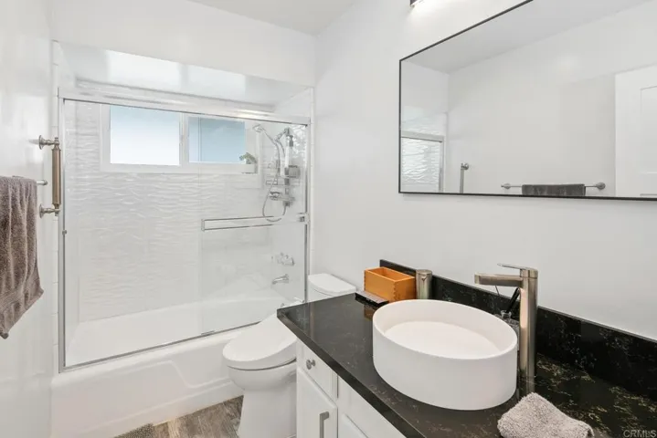 6073 Avenida Chamnez, La Jolla, California 92037
