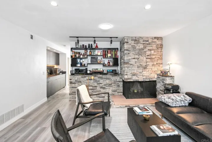 6073 Avenida Chamnez, La Jolla, California 92037